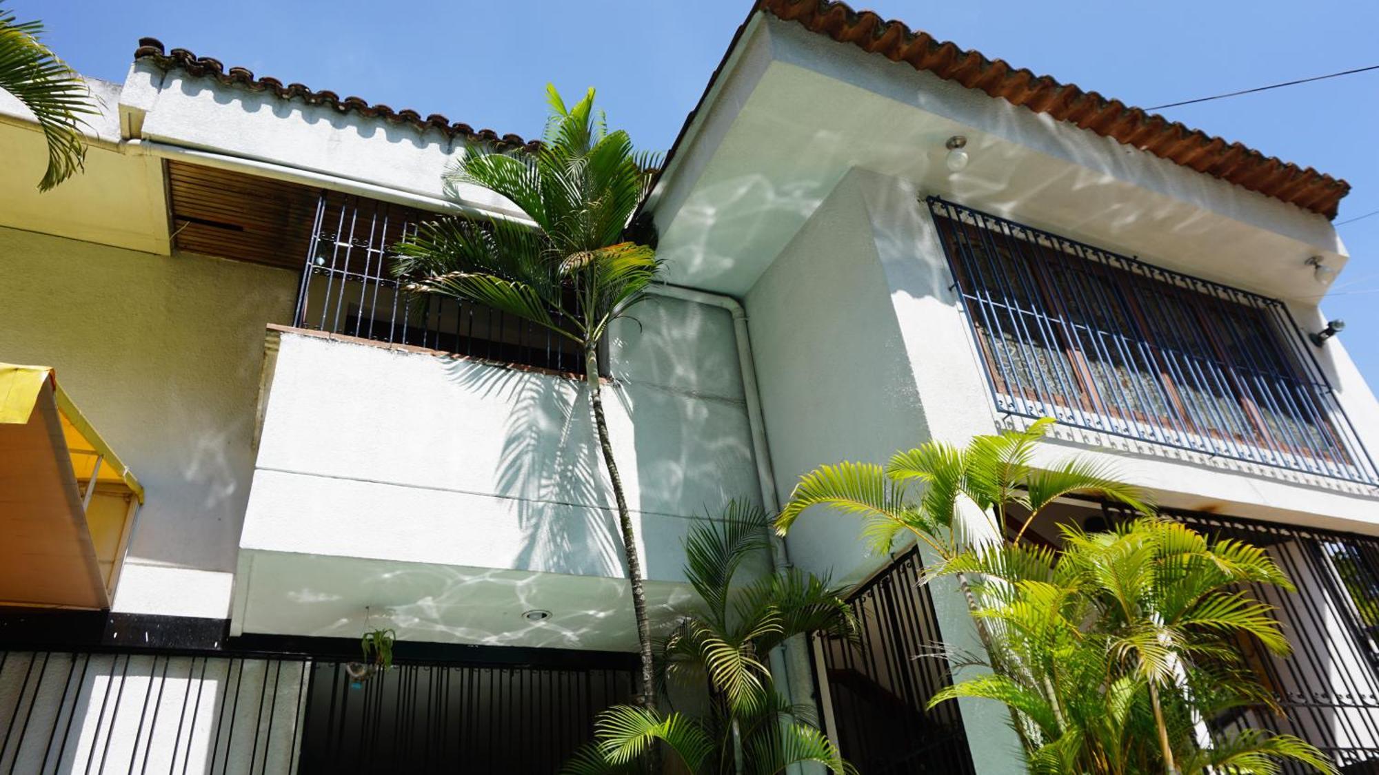 Casa Arq Hostal Кали Екстериор снимка