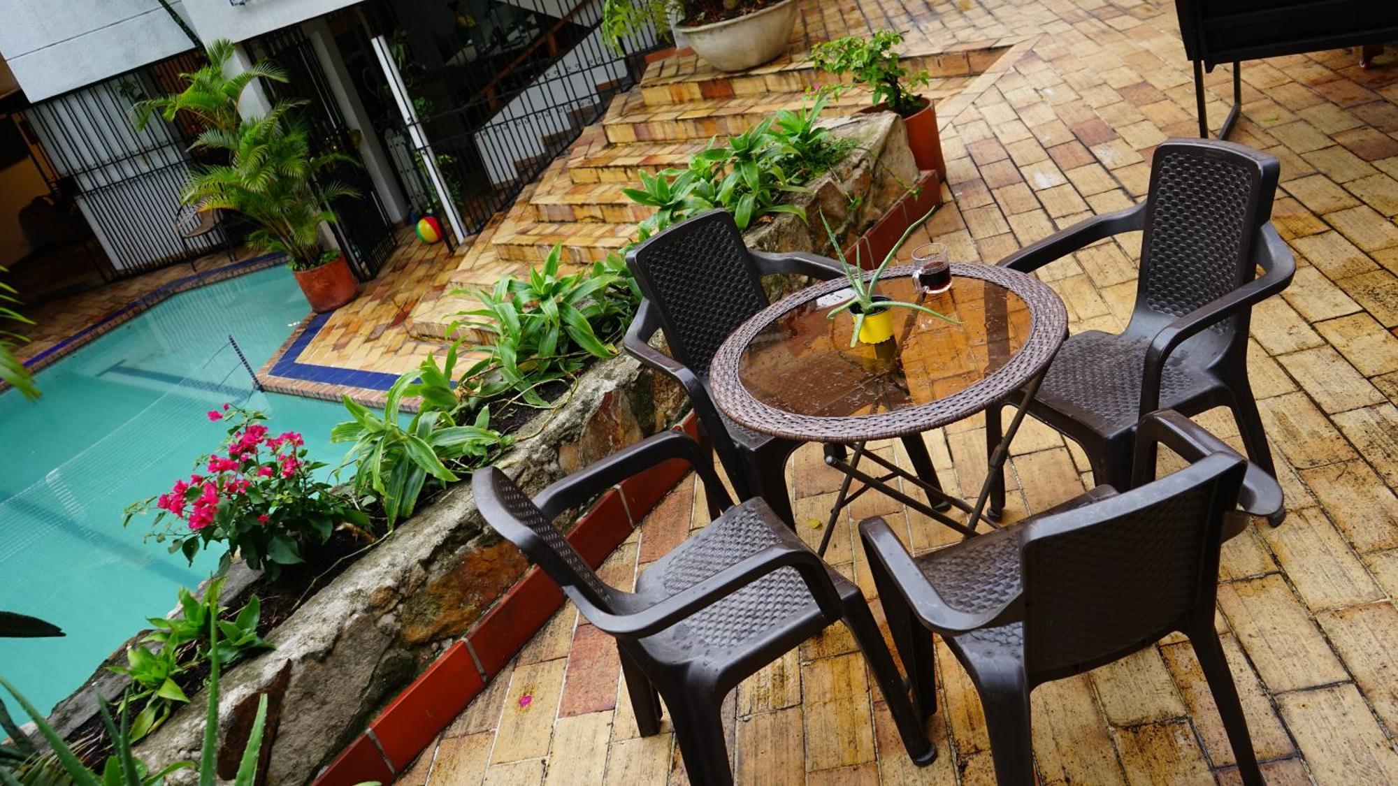Casa Arq Hostal Кали Екстериор снимка