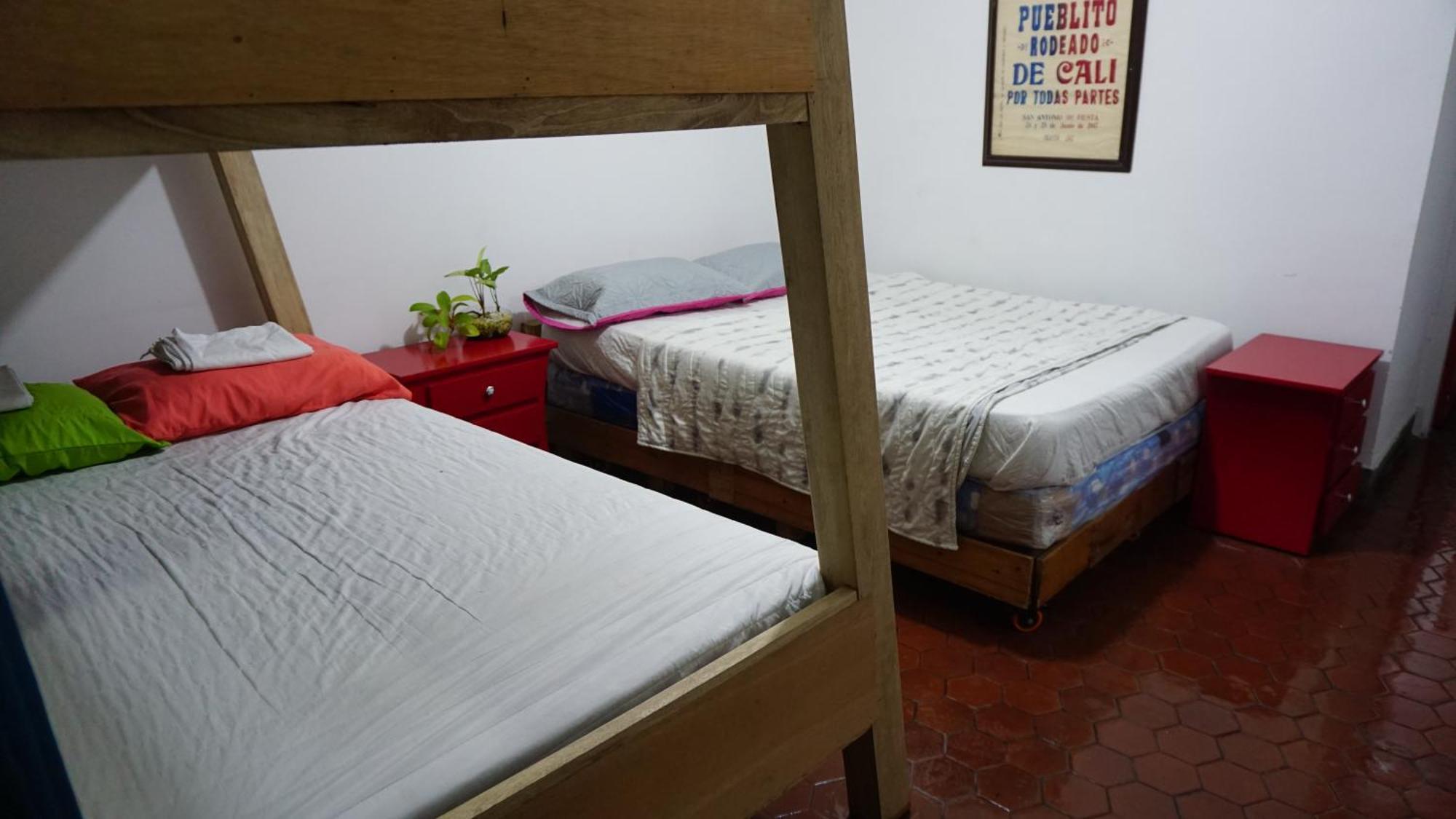 Casa Arq Hostal Кали Екстериор снимка