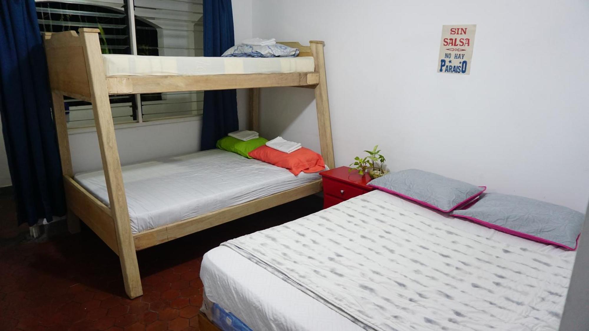Casa Arq Hostal Кали Екстериор снимка