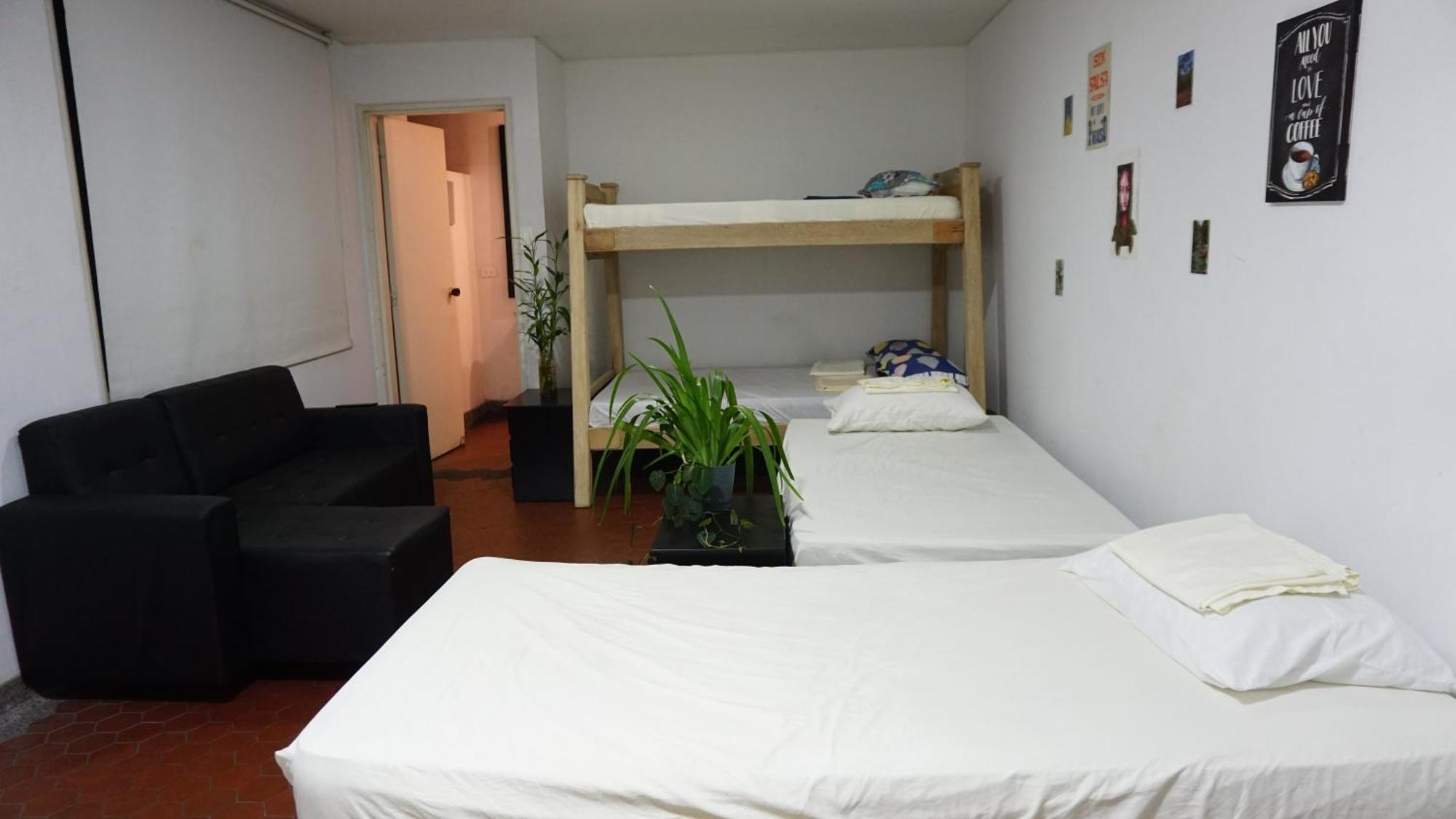 Casa Arq Hostal Кали Екстериор снимка