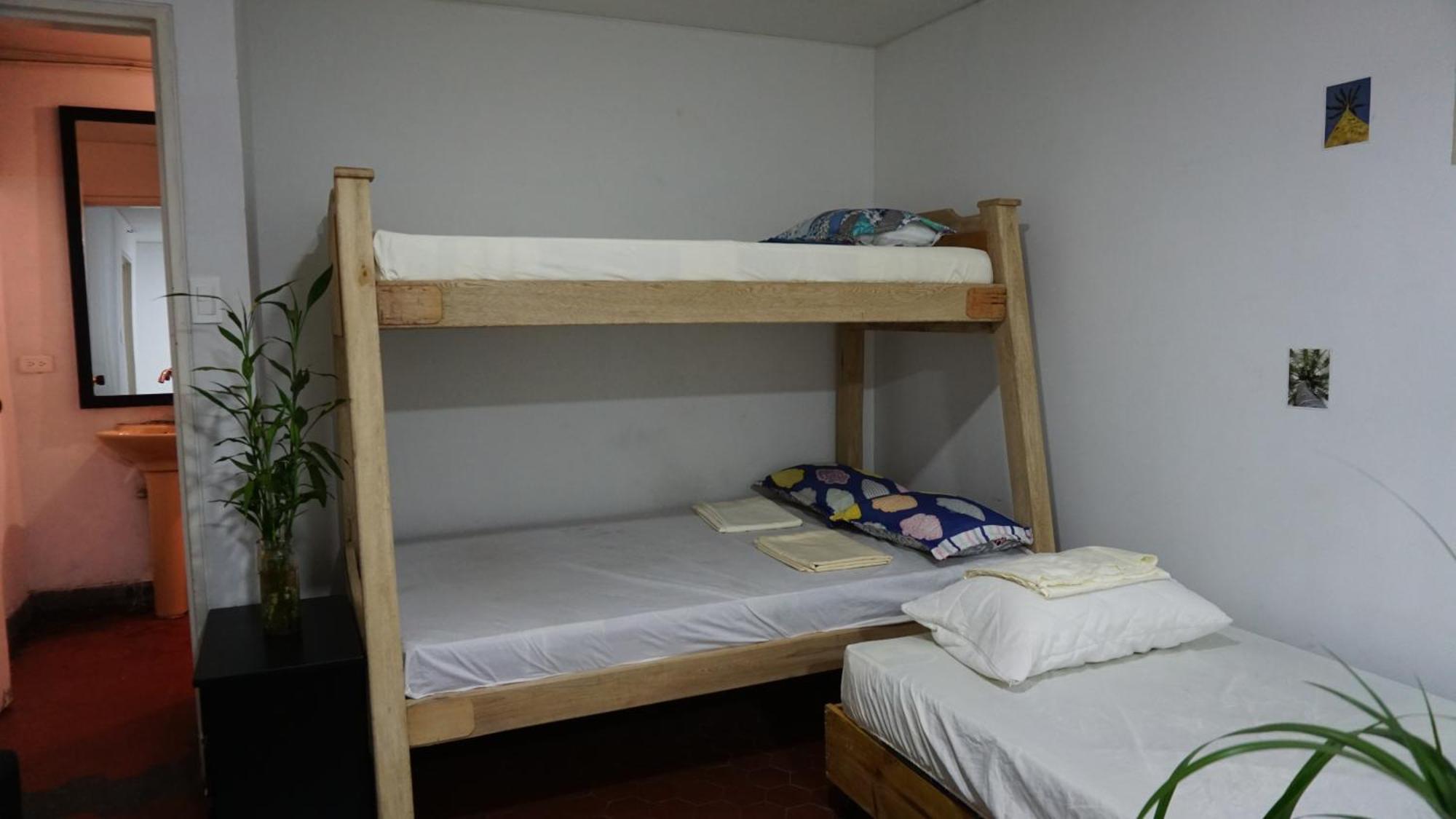 Casa Arq Hostal Кали Екстериор снимка