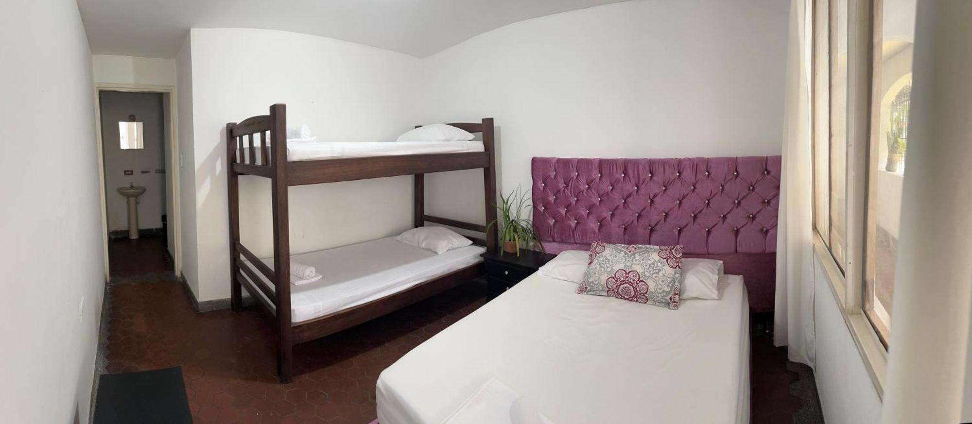 Casa Arq Hostal Кали Екстериор снимка