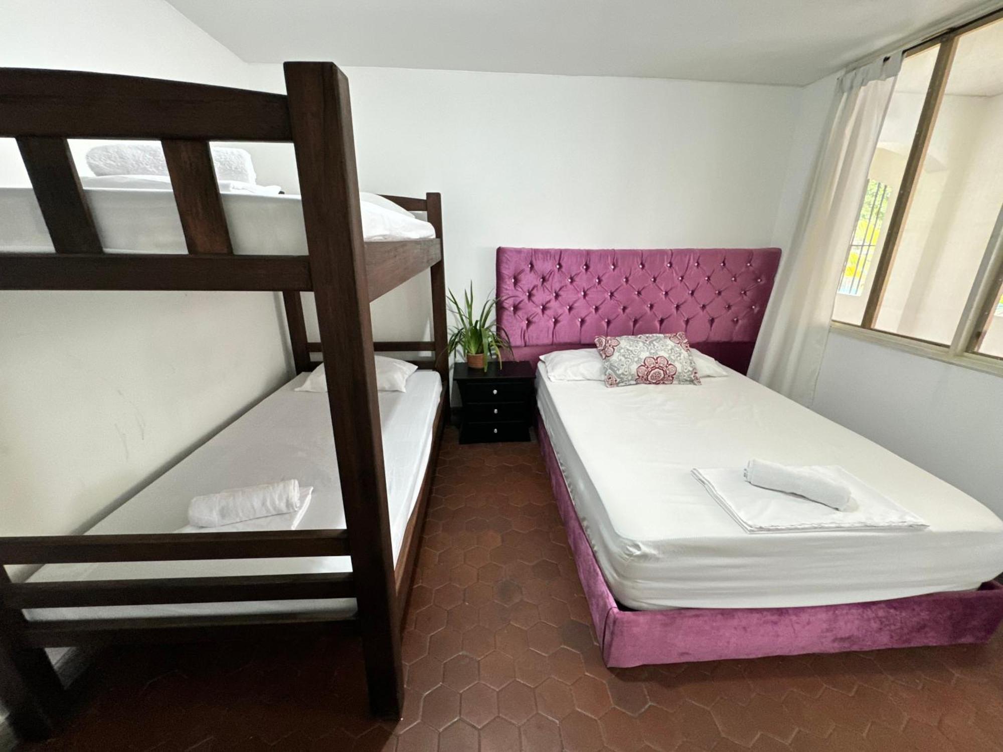 Casa Arq Hostal Кали Екстериор снимка