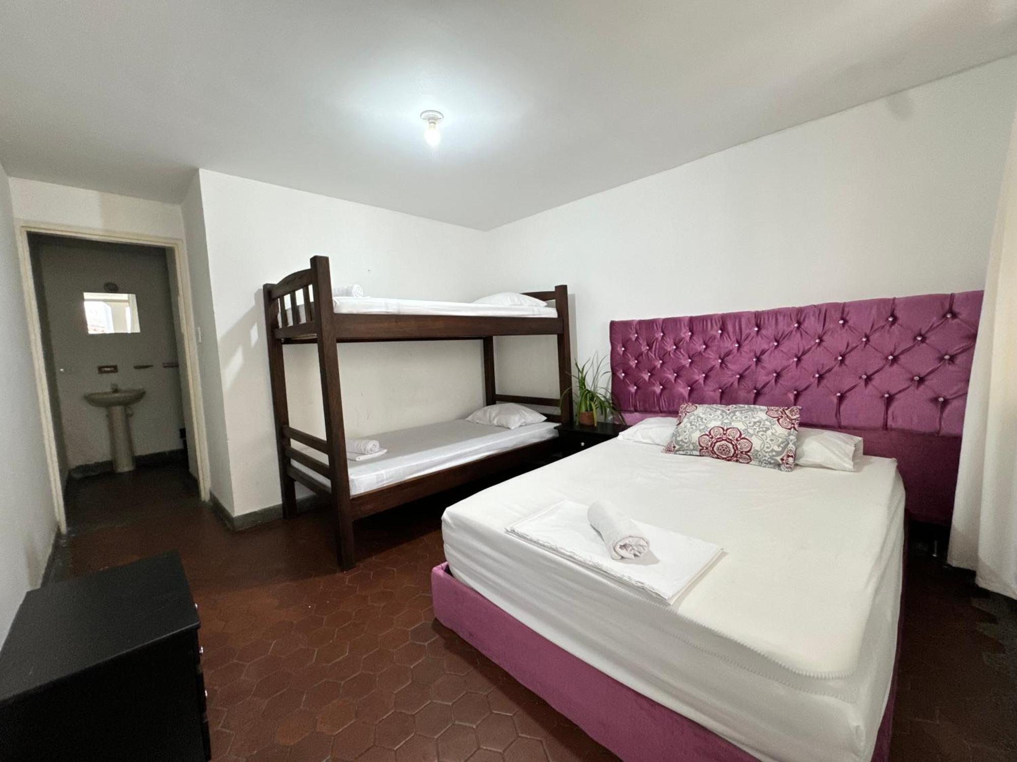 Casa Arq Hostal Кали Екстериор снимка
