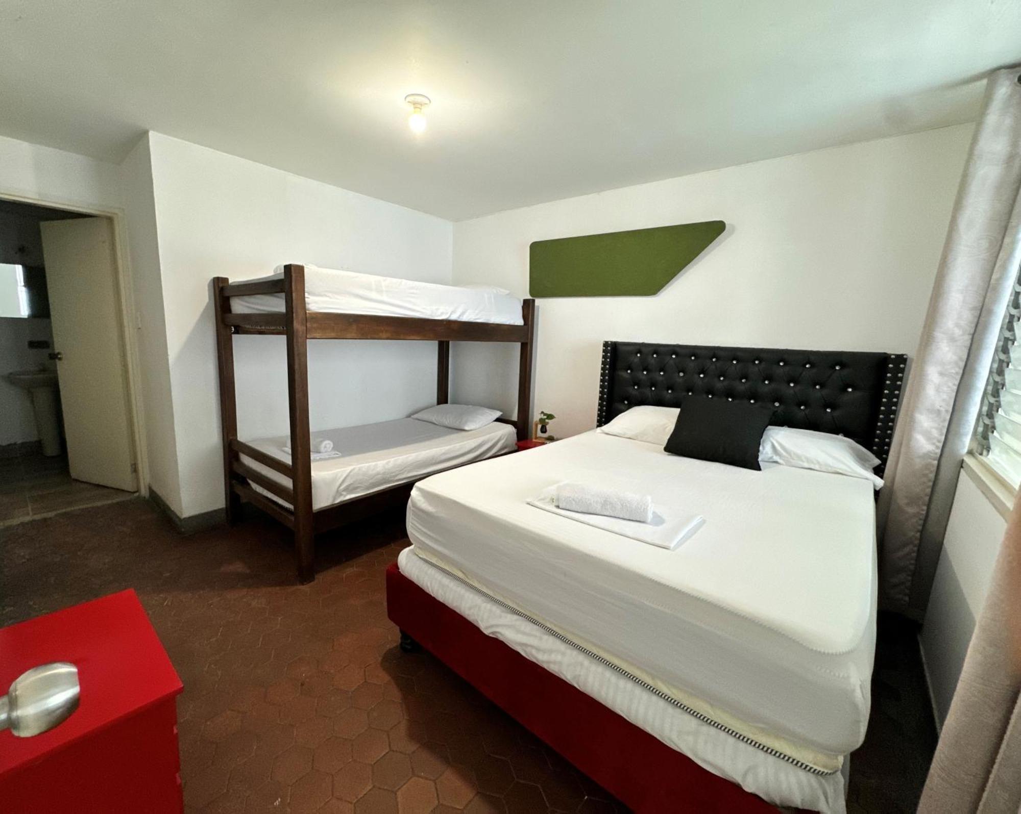 Casa Arq Hostal Кали Екстериор снимка